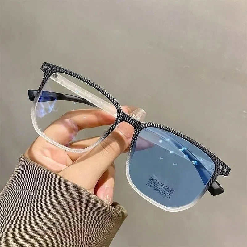 Fashion Design Photochromic Myopia Glasses for Man Woman Luxury Anti Blue Light Eyeglasses Unisex Eye Protection Goggle Eyewear